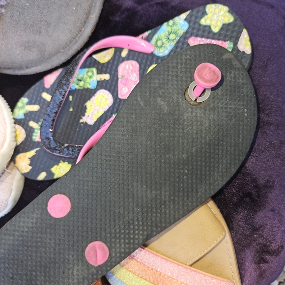 4 new pairs of girls shoes size 2-3 - Picture 10 of 11